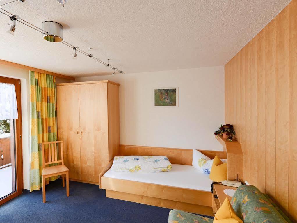 Haus Furka Hotel Damuels Exterior photo